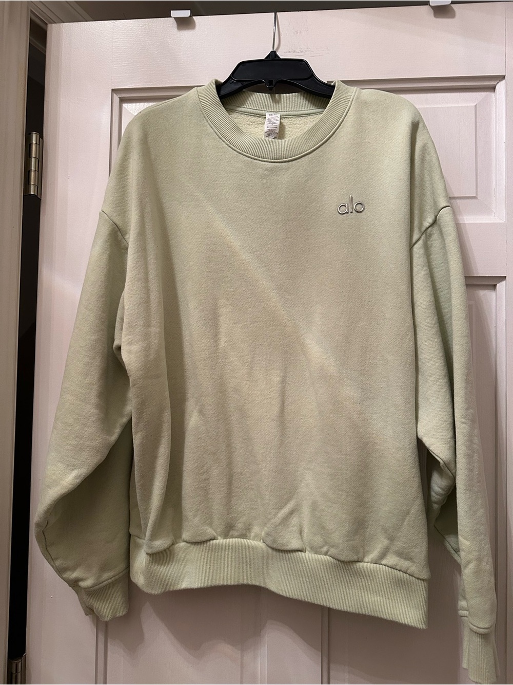 Alo Wimen’s Crewneck Sweatshirt in Light Sage